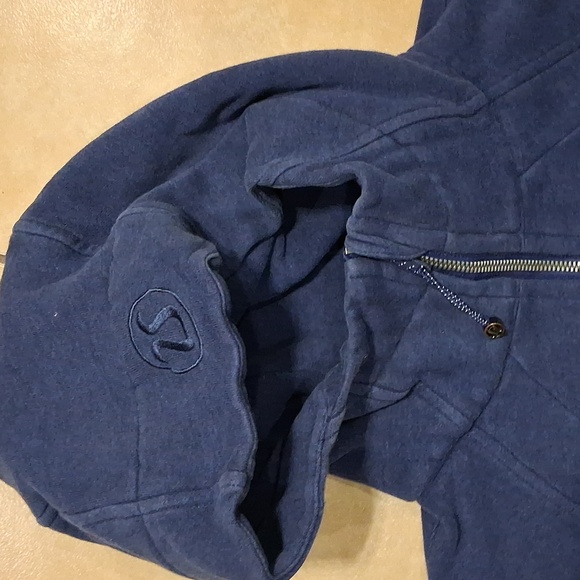 Lululemon Size 4 - Picture 2 of 6